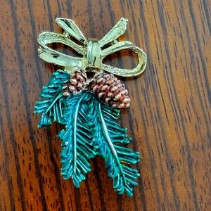 VINTAGE HOLLAND BROOCH 2" LONG